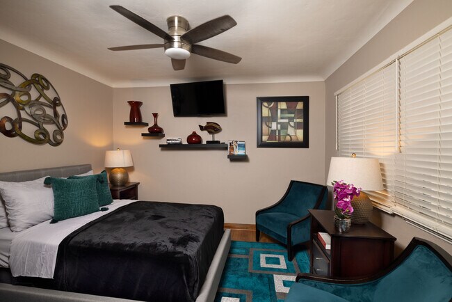 Tamaño completo privado - 2141 W 83rd -Furnished + Utilities Paid!