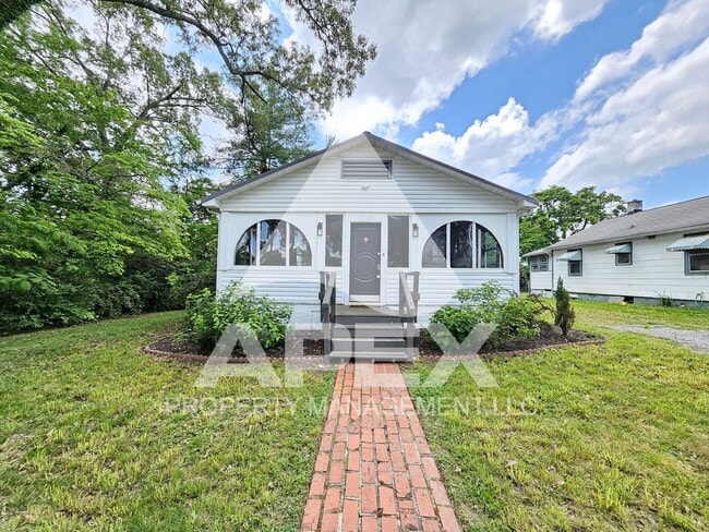 Charming 3Bd/2 Ba Renovated Craftsman Styl... - Charming 3Bd/2 Ba Renovated Craftsman Styl... House