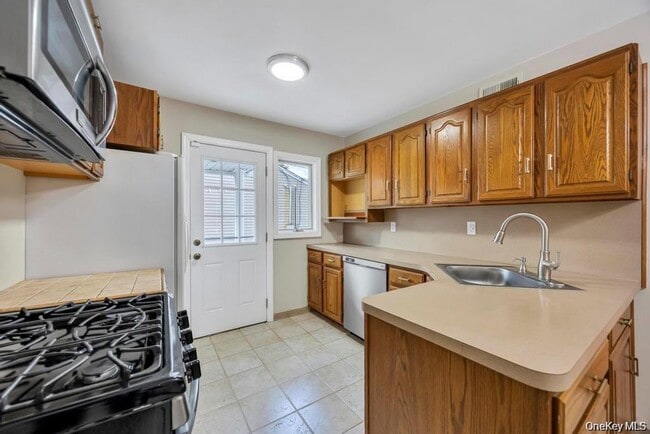 Photo - 59 Andover Ln