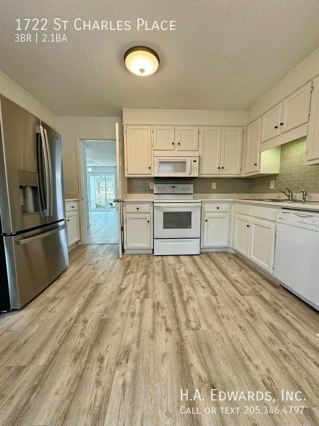 Photo - 1722 St Charles Pl