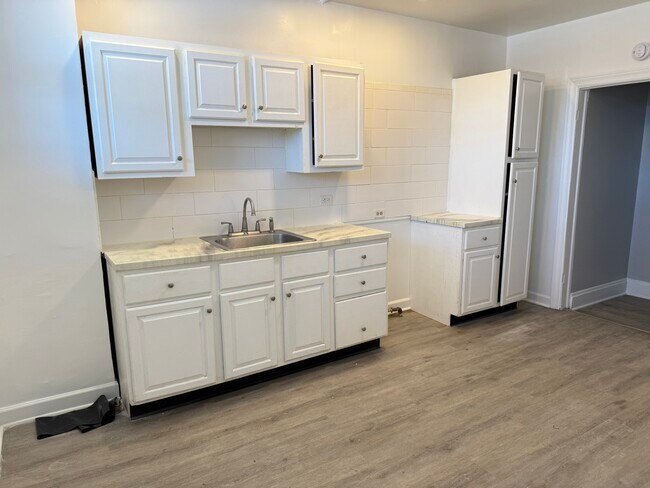 Photo - 2537 W 63rd St