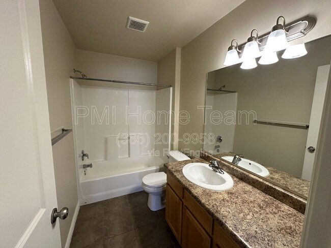 Building Photo - 2510 Charleston Ave Unit A10
