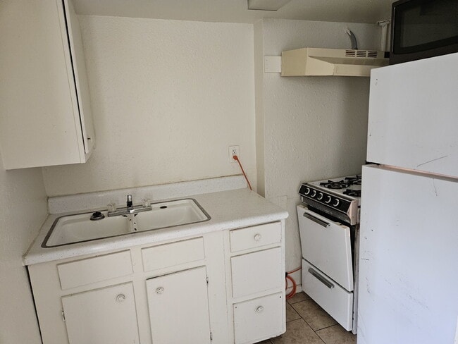 Photo - Utilities Included, Studio apartment in the heart of St. Mary's Unidad 3