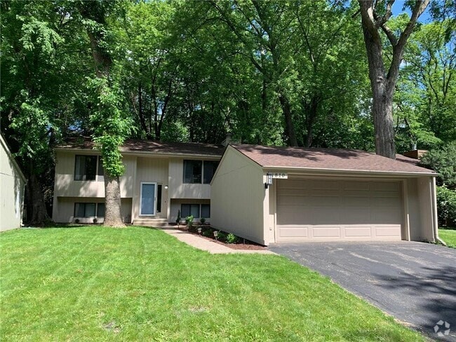 Building Photo - 1810 Comstock Ln N Rental