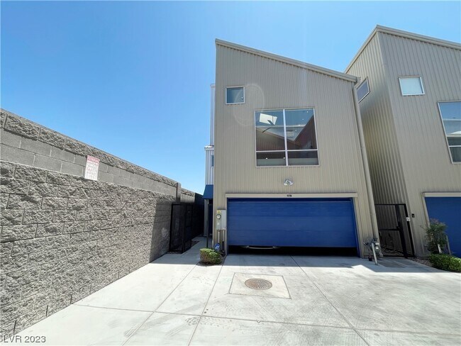 Photo - 1178 E Carson Ave Condo