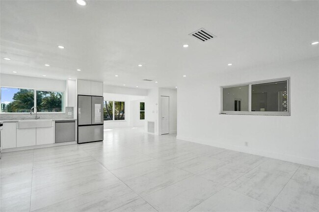 Photo - 1960 SE 5th Ct