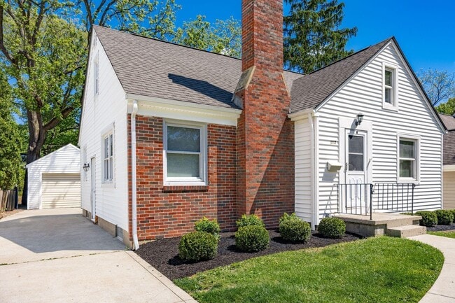 Photo - 112 Howard Ave