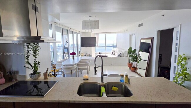 Photo - 495 Brickell Ave Unidad 5102