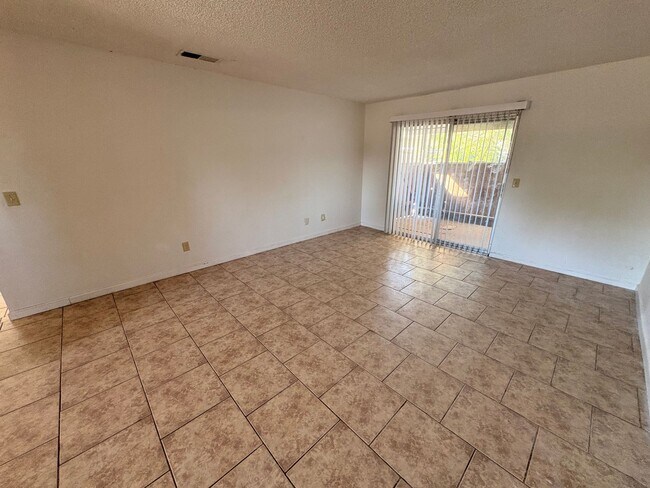 2526-2532 W. Caldwell Ave.