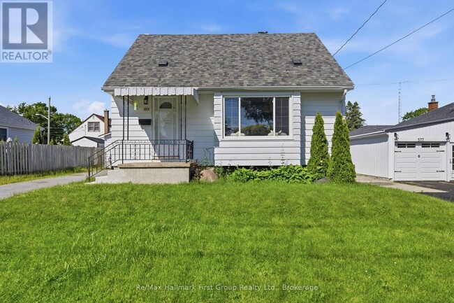 Photo - 573 Sinclair St