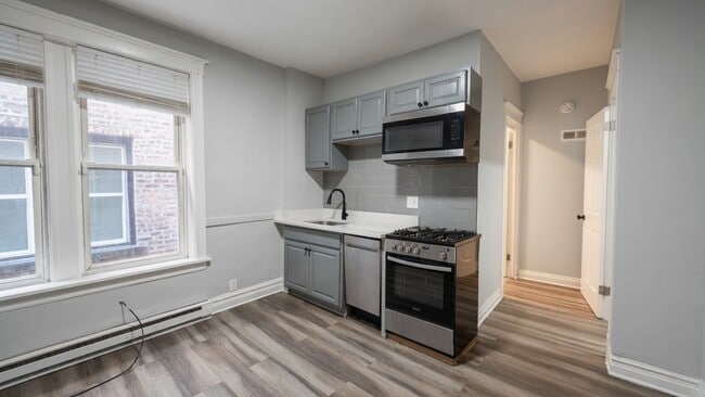 Photo - 3649 W Montrose Ave Unidad 1M