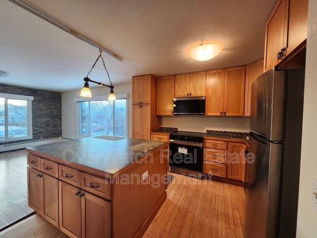 Building Photo - 140 Eagle St