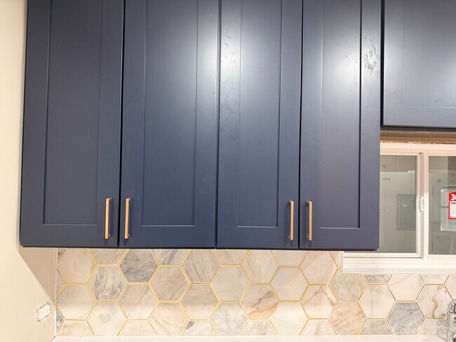 Photo - 6704 N Trumbull Ave