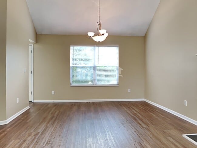 Photo - 1810 Wheatfield Way