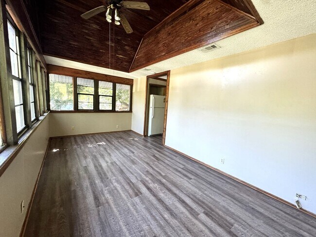 Photo - Delightful Riverside Apartment