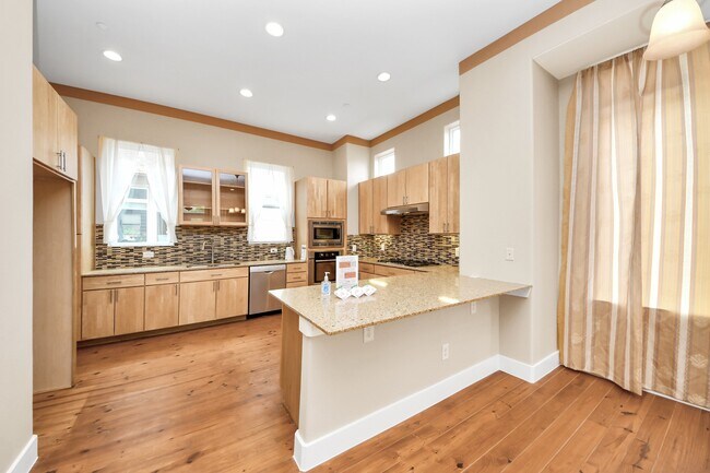 Photo - 1807 W Webster St