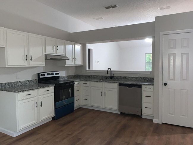 Photo - 120 Plumthicket Way