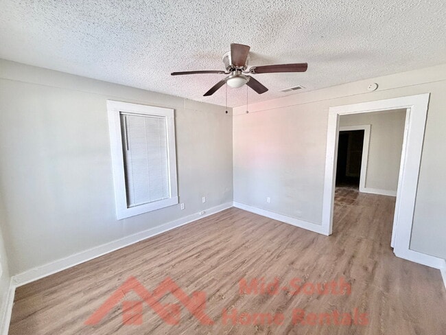 Photo - 2263 Hunter Ave