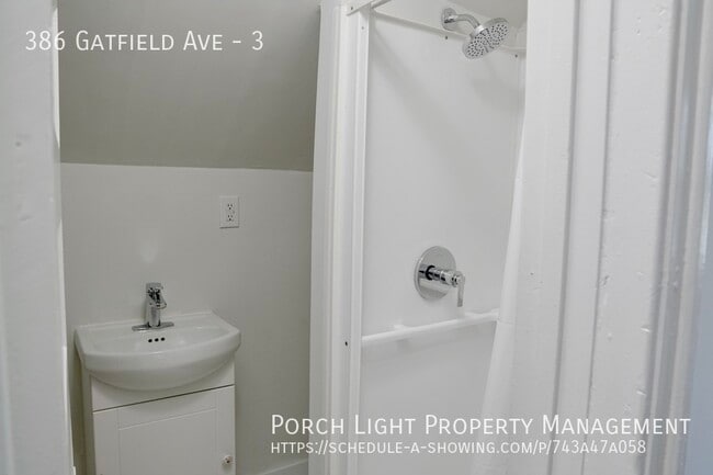 Photo - Renovated 1 Bedroom Loft - Lots of Natural Light - Brand New Upgrades Unit 3