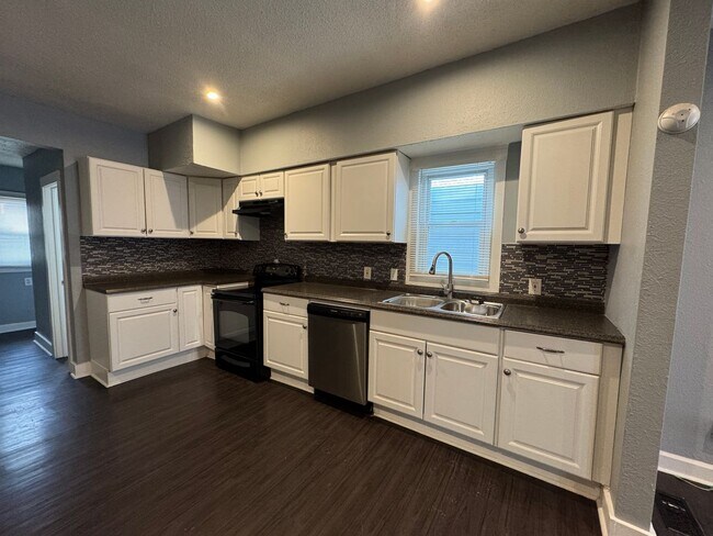 Photo - Fountain Square 3 Bed 1.5 Bath