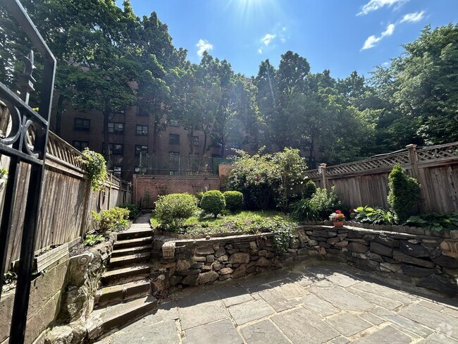 Building Photo - West 20th - 3 BD 2BA Duplex- 11Ft Ceilin... Rental