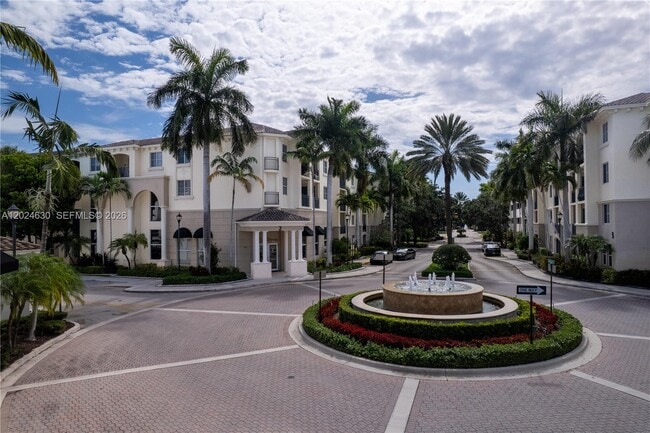 Photo - 2 Renaissance Way Unidad 305