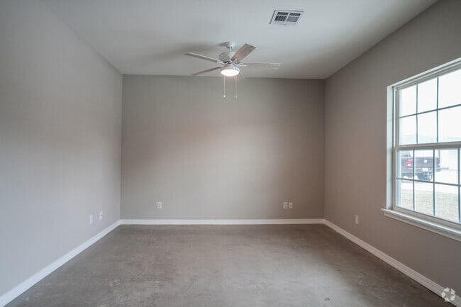 2BR, 2BA - 1020SF - Living Room