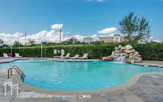 Photo - 600 13th St E