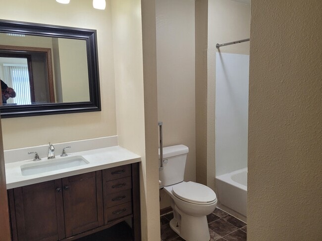 Photo - 711 N Spring St