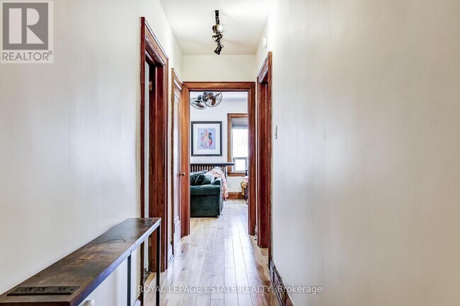 Photo - 922 Bathurst St Unit 6