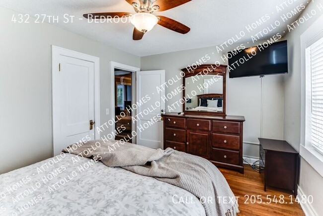 Building Photo - 432 27th St Unit Bedroom 1