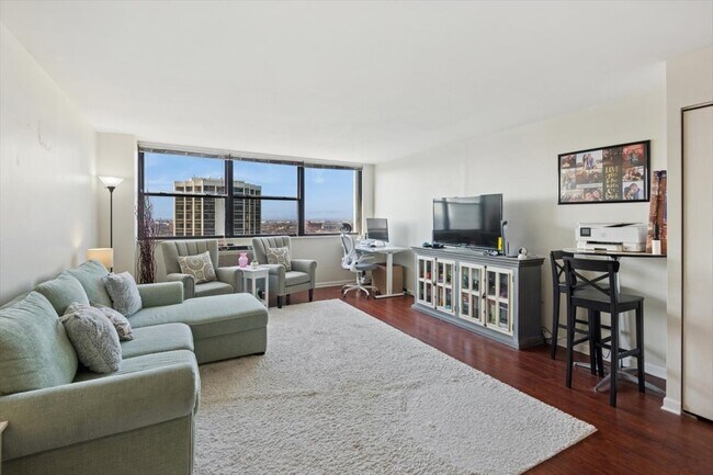 Photo - 2700 N Hampden Ct Unidad 18E