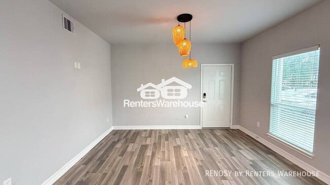 Photo - 7823 Gladstone St