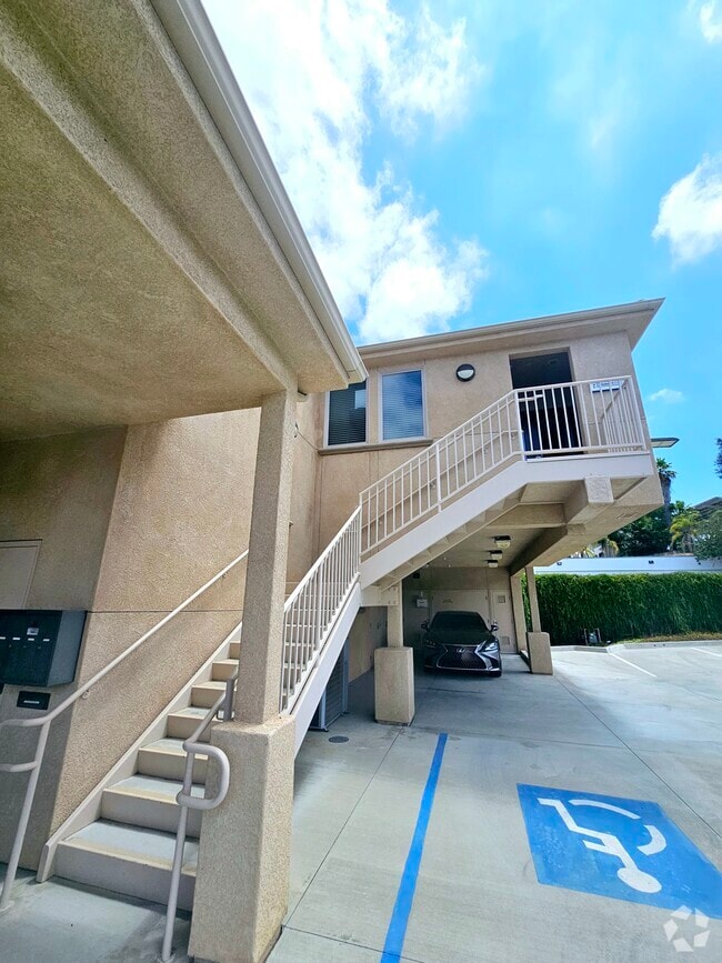 Building Photo - 605 E Alvarado St Unit Loft