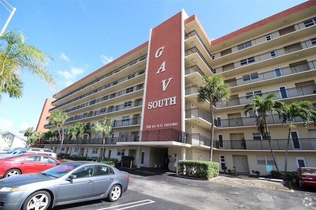 Building Photo - 2350 NE 14th Street Causeway Unit 412 Rental