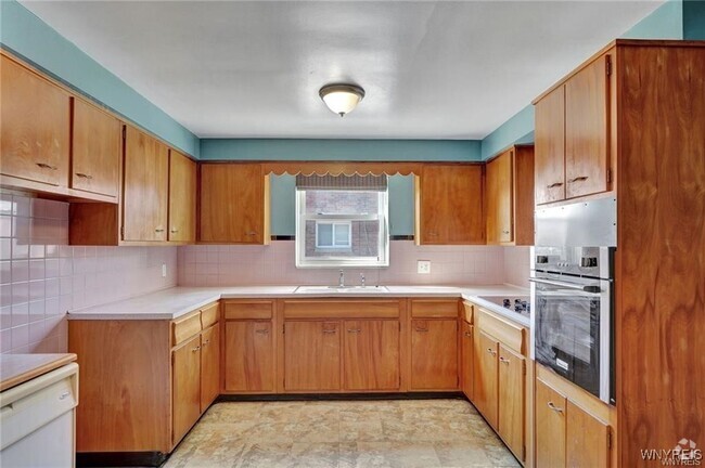 Building Photo - 626 Kenmore Ave Rental