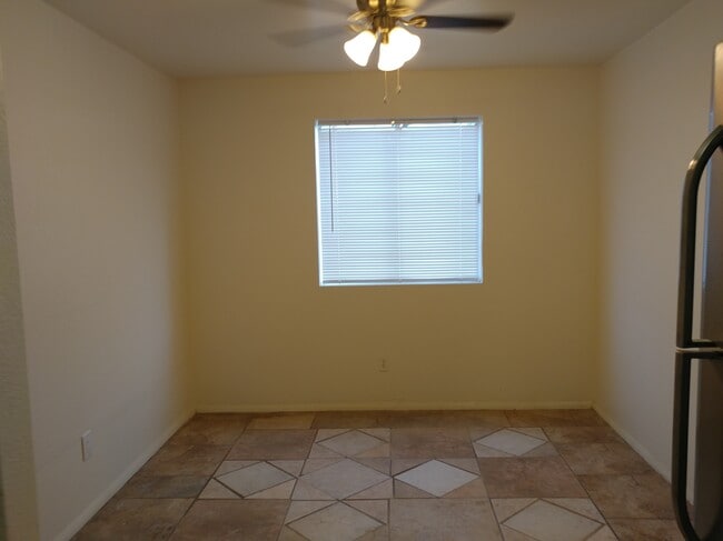 Photo - 35 N May St Unidad 101