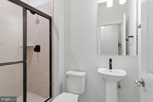 Photo - 2252 S Glebe Rd