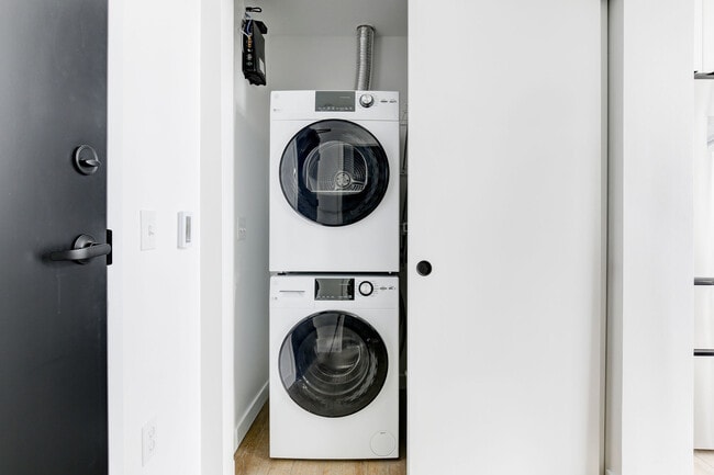 Photo - Welcome to Lakeview! - Live in Luxury & St...