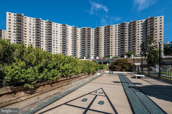 Photo - 307 Yoakum Pkwy Unit 1208