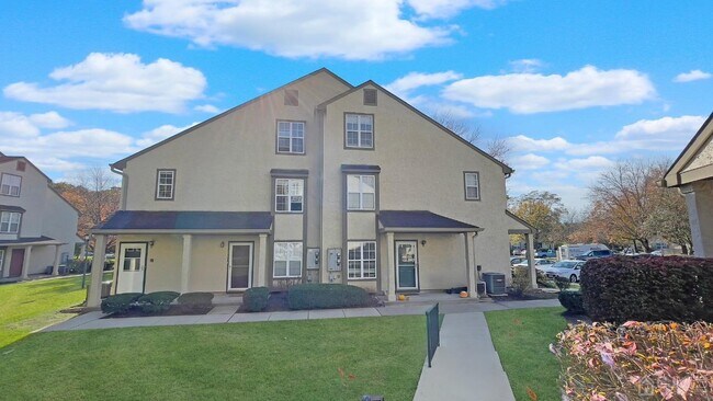 Photo - 2501 Commons at Kingswood Dr