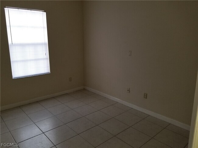 Photo - 251 SW 4th St