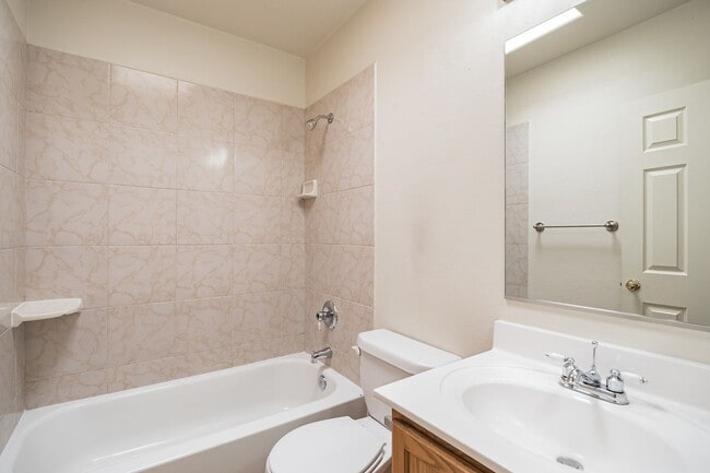 Photo - 780 N Richey Blvd