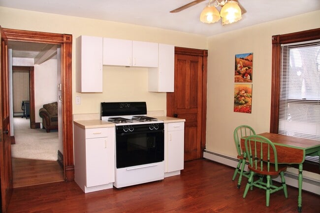 Eat-in kitchen - 2706-2 Buffalo Rd Unidad 2