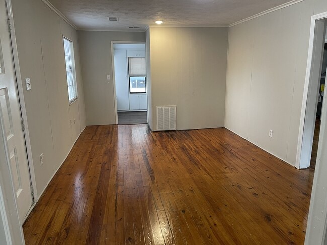 Photo - 5457 101st St