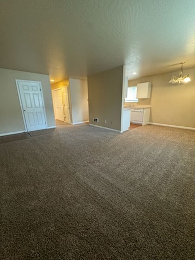 Great 2bed/2bath with tons of storage - Great 2bed/2bath with tons of storage House