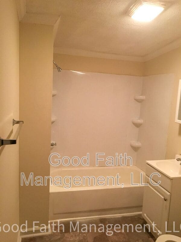 313 W 11th St