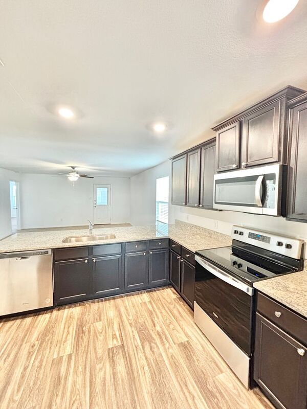 Photo - 229 Wincanton Ln