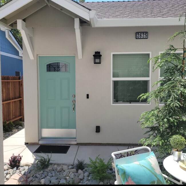 Photo - 2625 Beaumont St