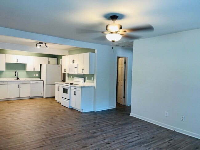 Photo - ***MOVE IN SPECIAL - $500 OFF 1ST MONTHS R...